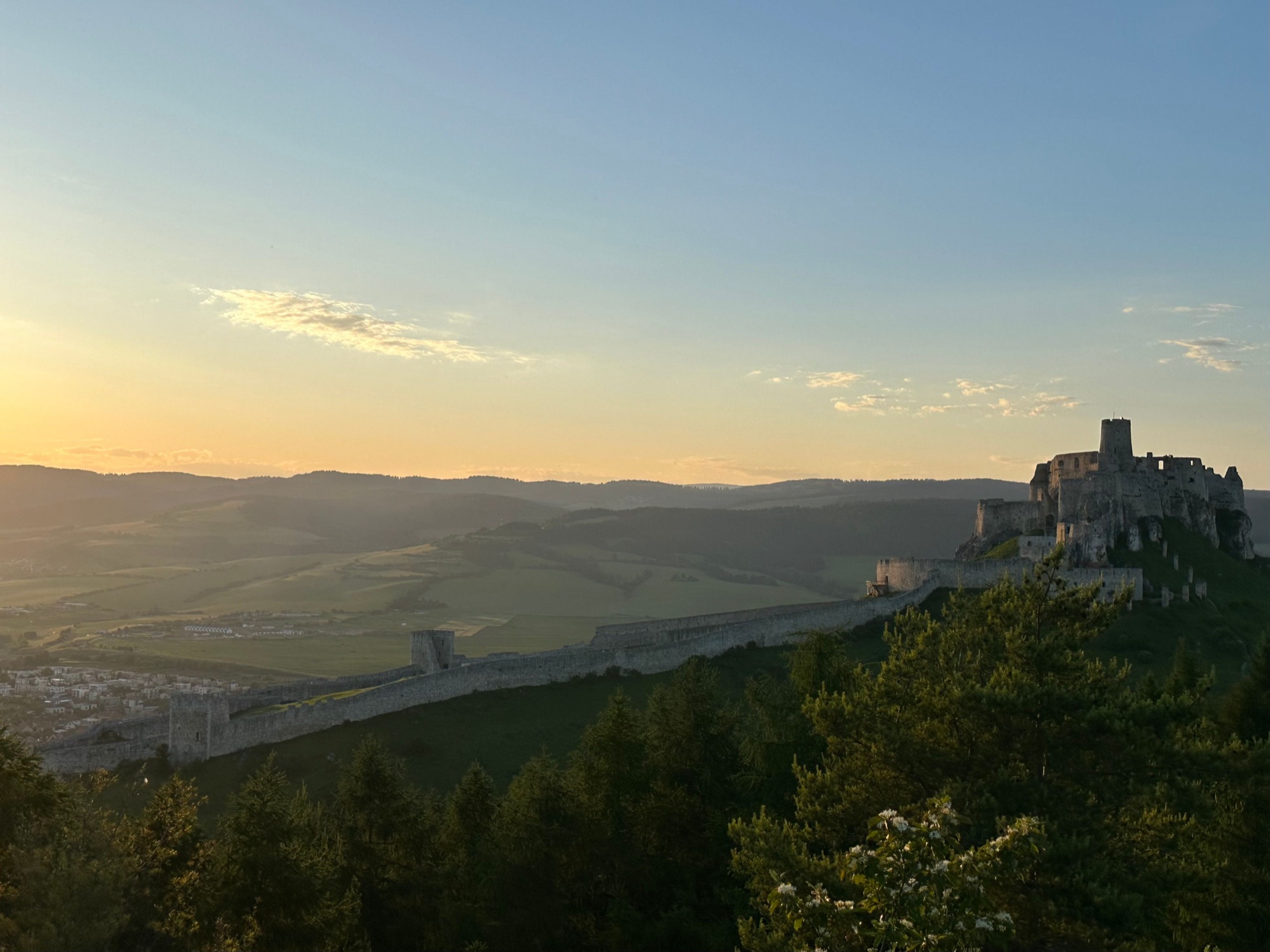Hrad pri západe slnka